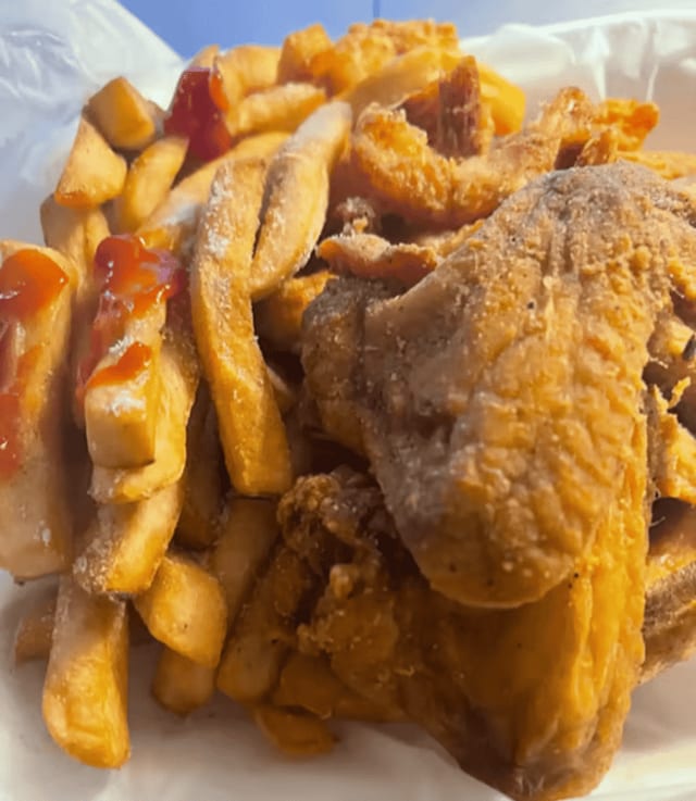 Legs & Thighs Mix with Fries.